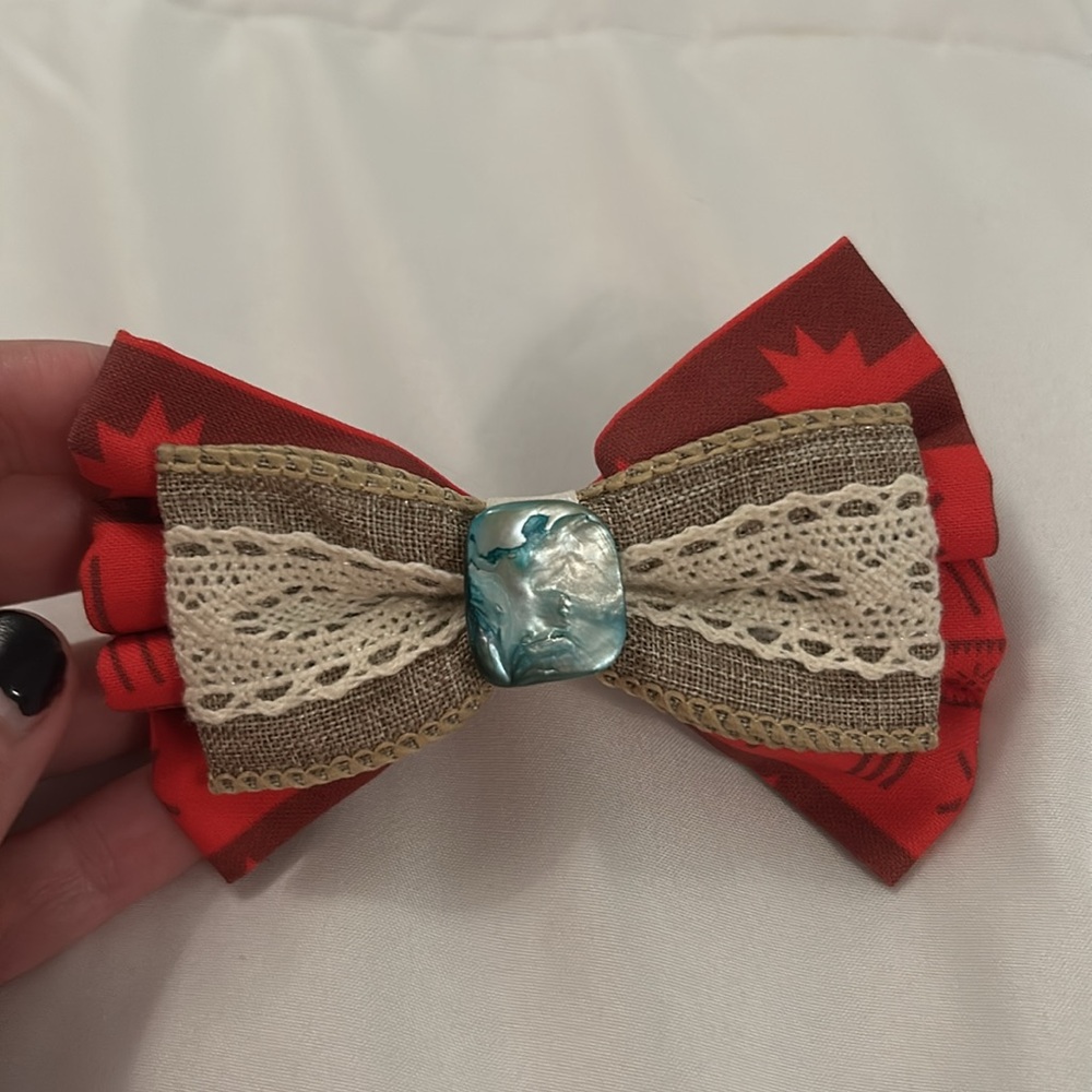 Moana Bow Hair Clip from Hot Topic